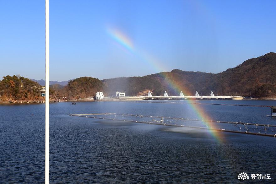 '한국관광 100선'에 오른 예당호 출렁다리와 분수쇼 사진