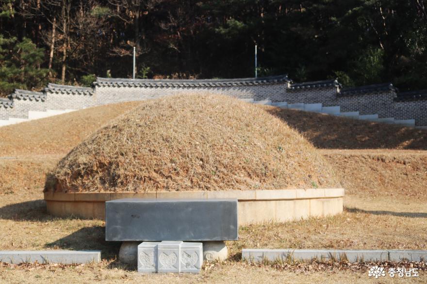  김좌진 장군의 묘소 (충청남도 시도기념물 제73호)