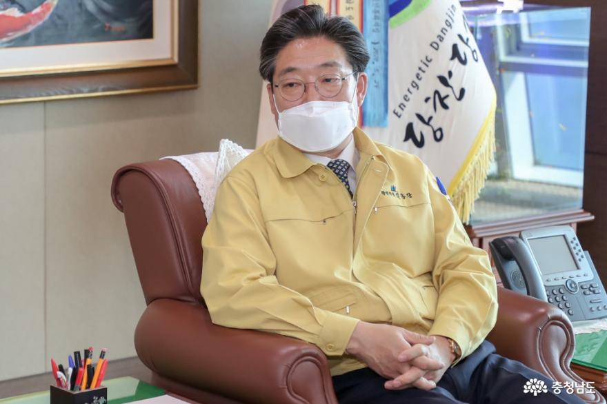 지지부진한 왜목마리나개발사업에 대해 김홍장 당진시장은 “희망의 끈을 놓지않고 기다릴 수 밖에 없는 상황이지만, 막연하게 기다리지 않고, 다른 방안도 검토할 것”이라고 밝혔다.