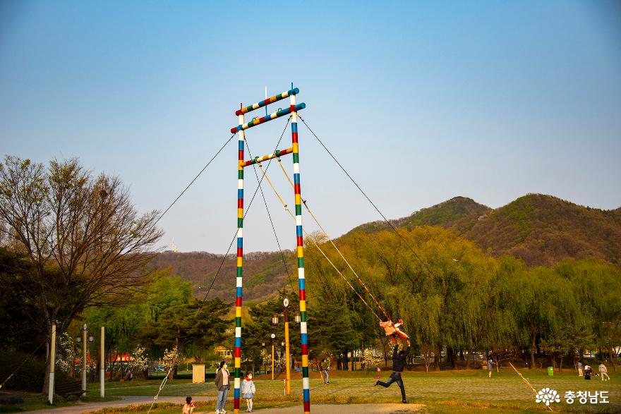 전통과 현대가 만나는 천안삼거리공원 사진