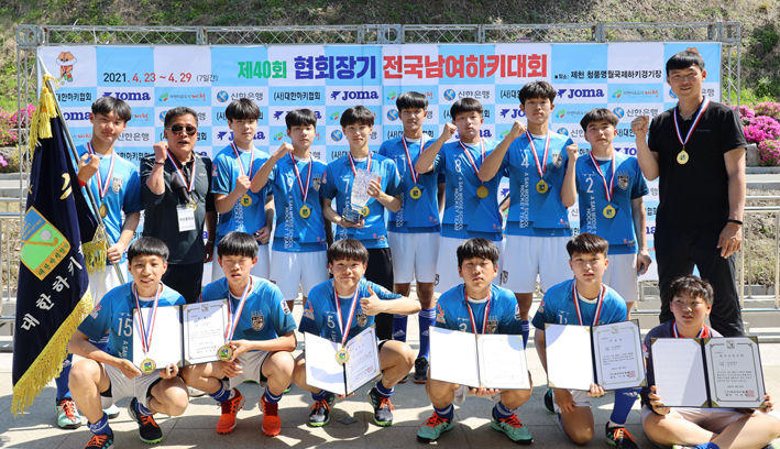 대회 5연패를 이룬 아산중 하키팀