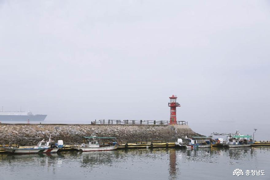 소박한 어촌마을의 매력이 있는 당진 안섬포구 빨간등대와 벽화마을 사진