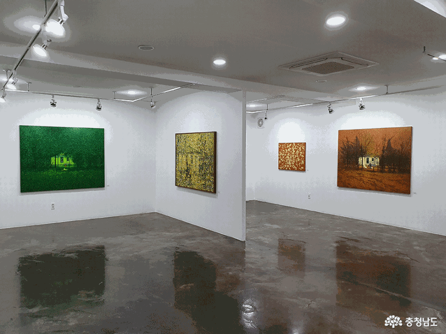 공주 이미정갤러리에 마련된 류동현 개인展 ‘다시오다’ 전시장 전경