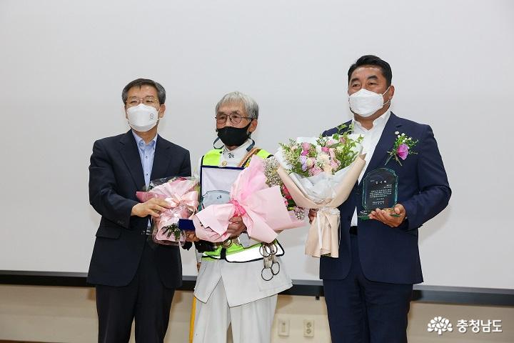 2018년부터 용남초 등굣길서 교통안전자원봉사 '앞장'