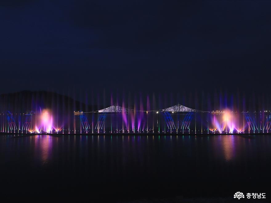 논산 탑정호의 낮과 밤 사진