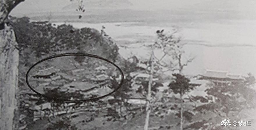신동아 2005년 1월 별책부록에 실린 100년 전, 산성 성안 풍경으로 원 안이 중군지역이다,(출처 )