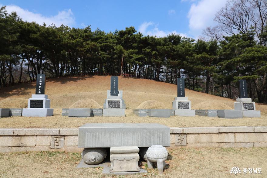서울 효창공원 삼의사 묘역(좌 안중근 의사 가묘, 이봉창, 윤봉길, 백정기)