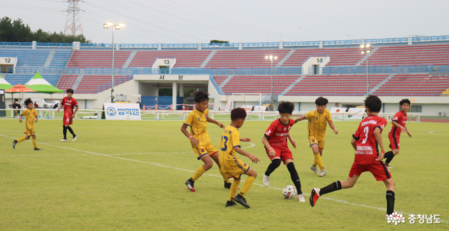 만세보령머드 JS CUP U12&11 한국유소년축구대회 “열띤 경쟁 펼쳐”