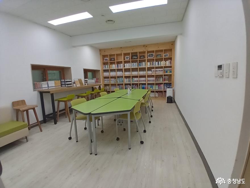 계룡산국립공원 체험학습관 내 어린이 회의실 겸 독서실