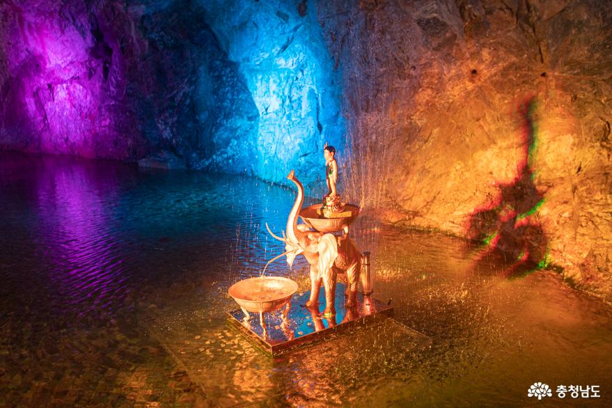 천수관음상을 모신 반야사의 동굴법당 사진