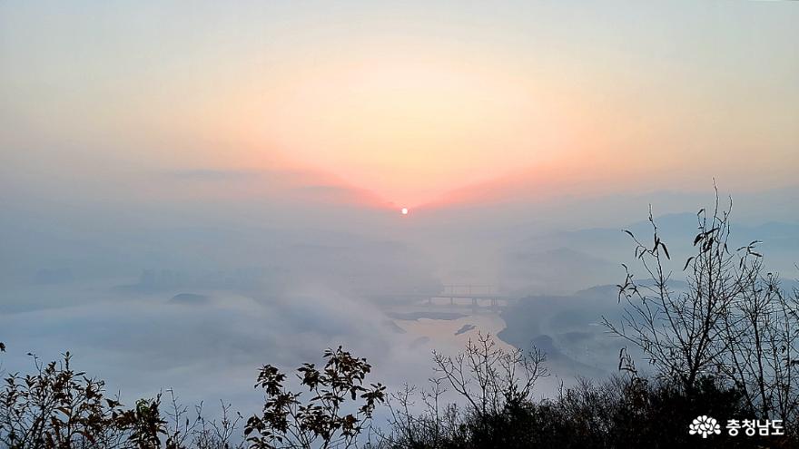 공주 연미산에서 12월 아침을 열다 사진