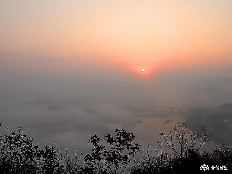 공주 연미산에서 12월 아침을 열다 사진