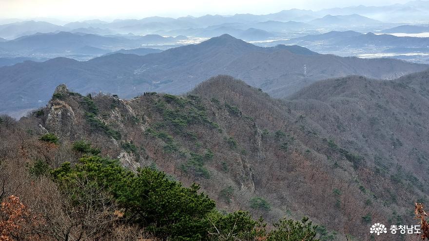 조망이 좋은 계룡산 산줄기 향적산에 올라 사진