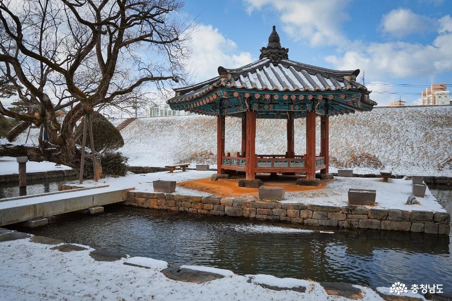 겨울이 한가득 내린 홍주성 역사공원 사진