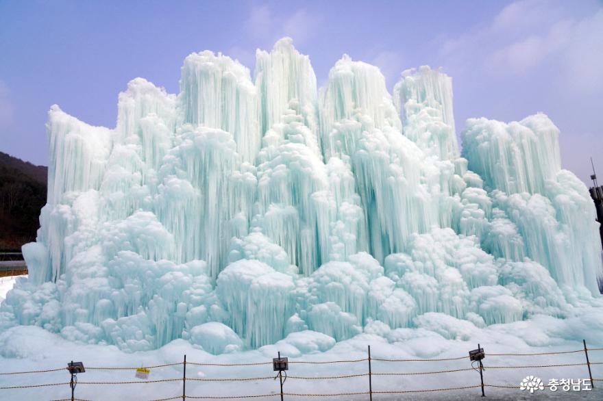 겨울 왕국으로 변한 청양 알프스마을 칠갑산얼음분수축제