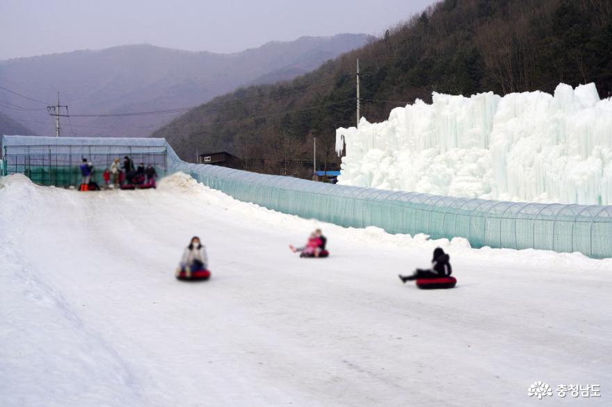 겨울 왕국으로 변한 청양 알프스마을 칠갑산얼음분수축제 사진