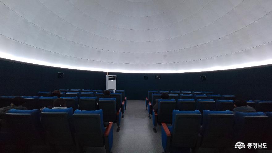 류방택박물관 천체투영실 지름 8.8m의 돔스크린이 운영된다.  