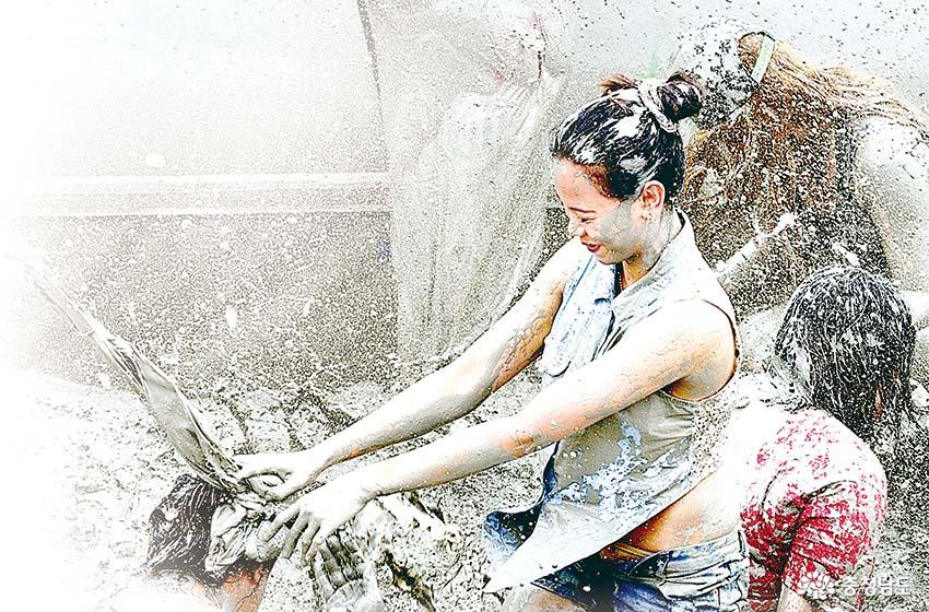 Come to the Boryeong Mud Festival this summer!