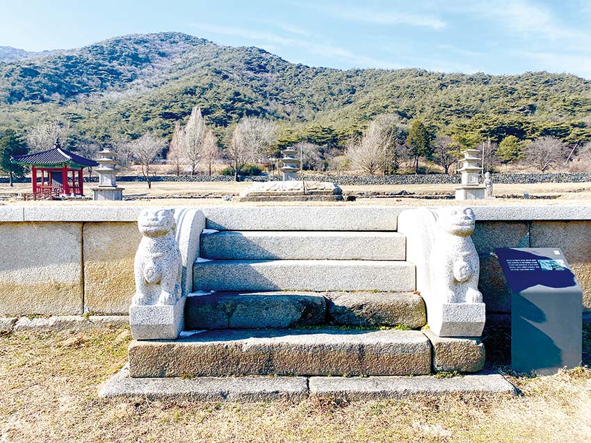 복원된 성주사지 석계단(충남역사박물관)