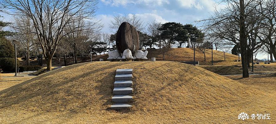 백제의조각기술을이어받은작품감상할수있는구드래조각공원 8