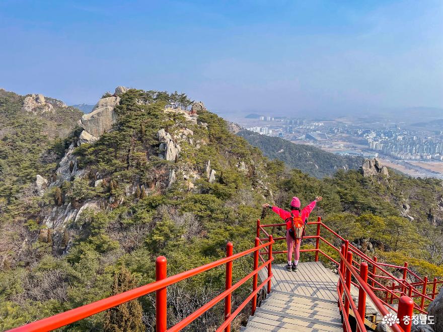 충남의 금강산 용봉산 초보자도 쉽게 오르는 봄산행코스 추천 사진