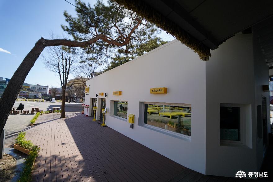 여행자센터, '요새' 는 편지 카페, 라이브커머스, 라디오 방송국아 들어선 공유가게이다.