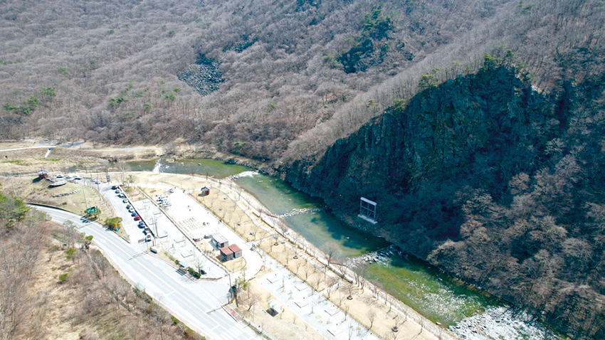 부여 외산수리바위 캠핑정원 전경