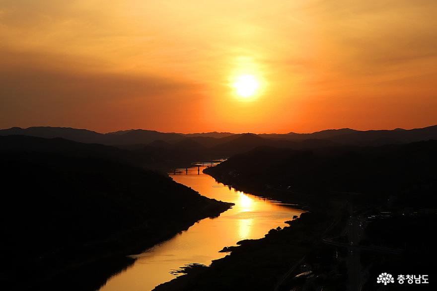 청벽산(靑壁山) 저녁 노을에 금강이 붉게 물들다 사진