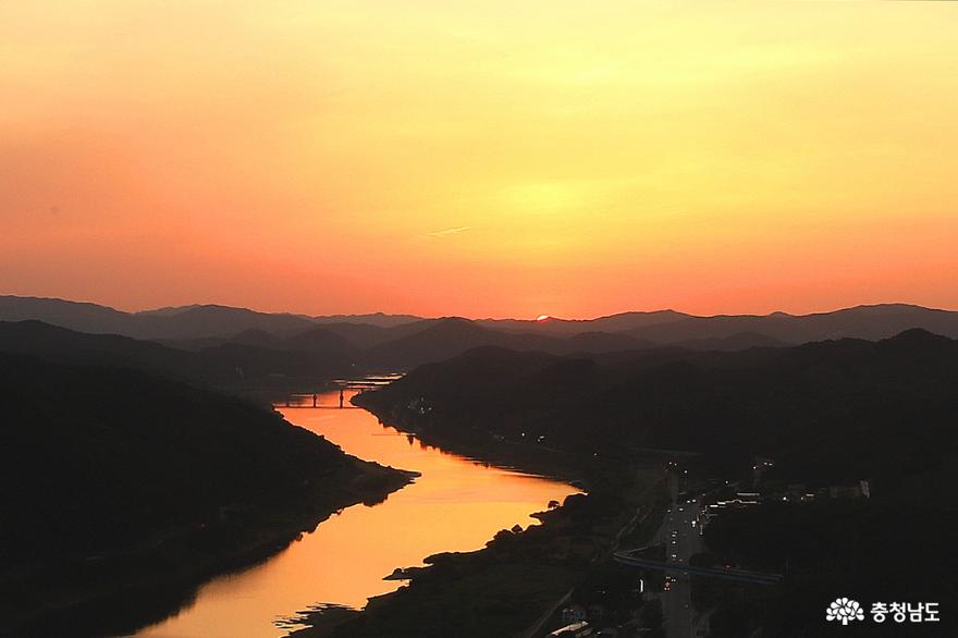 청벽산(靑壁山) 저녁 노을에 금강이 붉게 물들다 사진