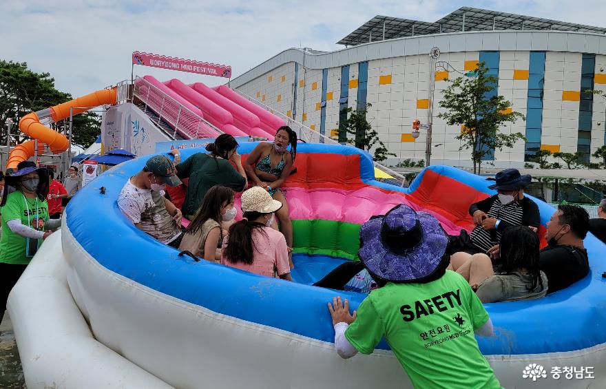 Visitors enjoying at Mud Experience Zone, Boryeong Sea Mud Exhibition 
