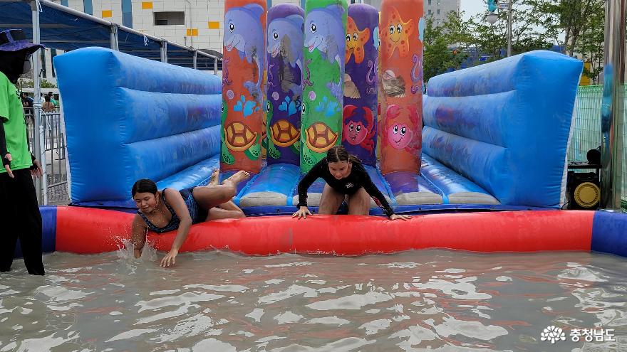 Visitors enjoying at Mud Experience Zone, Boryeong Sea Mud Exhibition