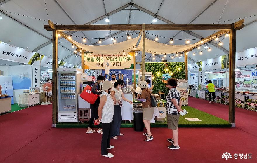 Regional Product Hall’s homemade beer. Visitors can try it for free. 