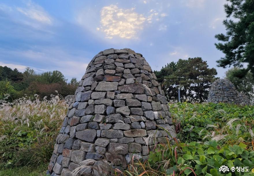 KTX천안아산역 신도시 지산공원의 돌탑.
