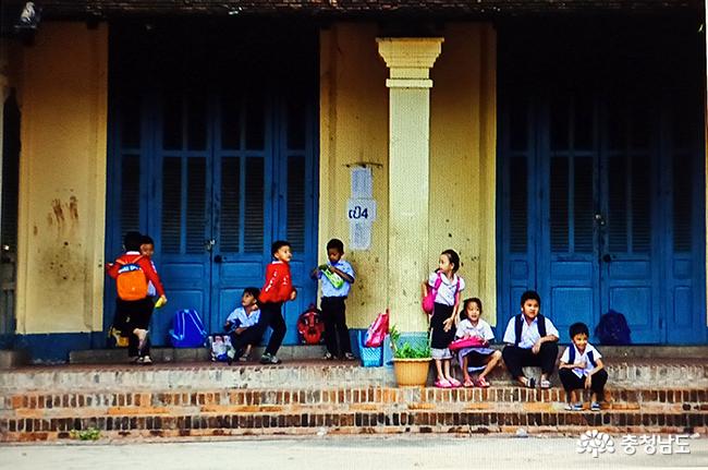 라오스 루앙프라방 초등학교 아이들