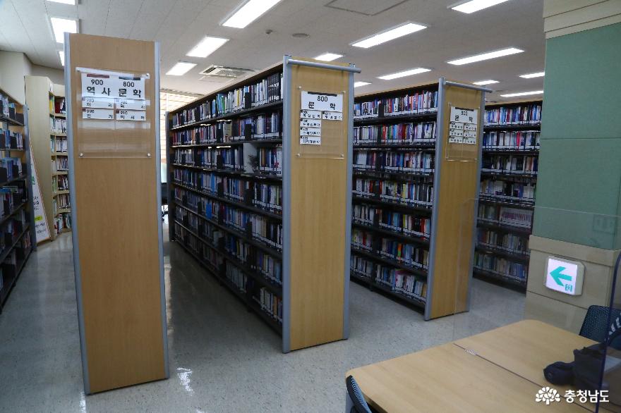 충남 예산 지역 향토자료실을 갖춘 예산군립도서관 도서 여행 사진