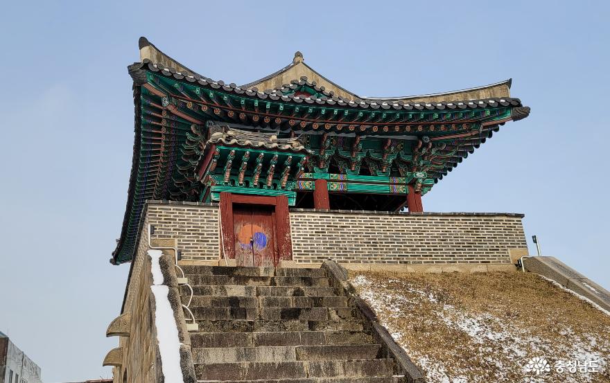 홍주읍성 조양문. 오른쪽 측면에서 바라본 모습. 