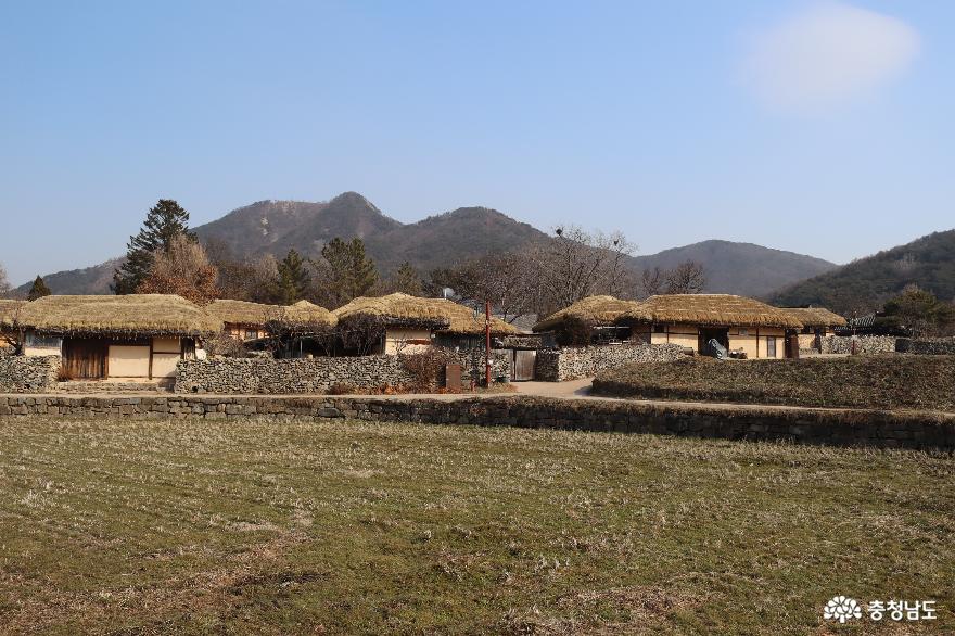 전통마을의 정취를 간직한 아산 외암마을