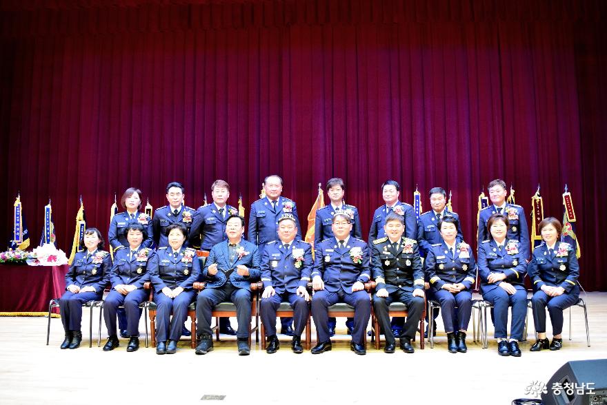 김병진 제13대 의용소방연합대장(사진 오른쪽에서 다섯번째)이 취임했다. 