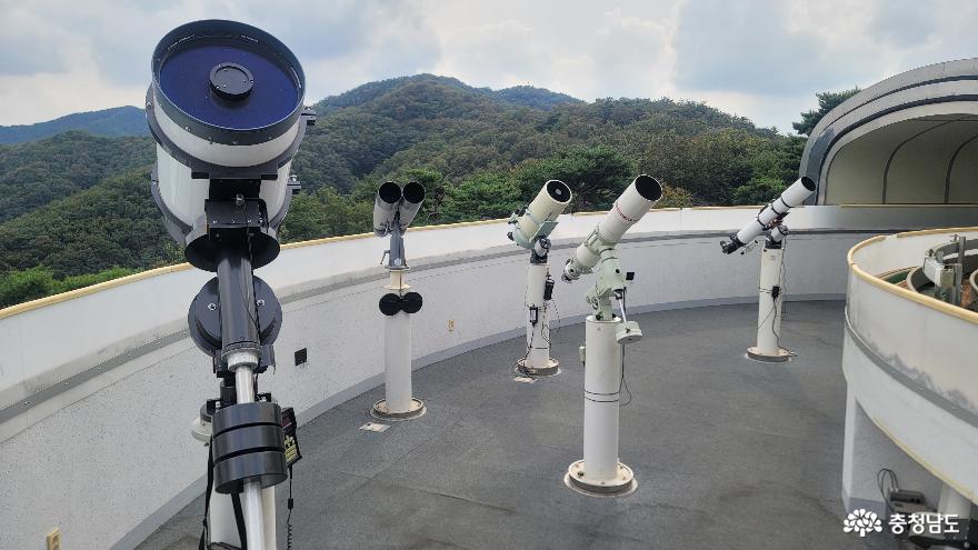 보조관측실의 천체망원경.(천문대 제공)