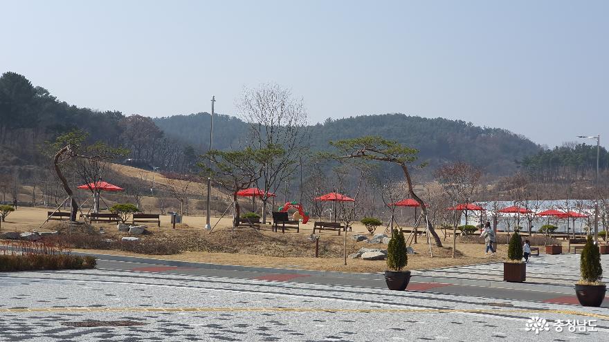 딸기가 한창인 논산 딸기생태공원과 탑정호수 사진