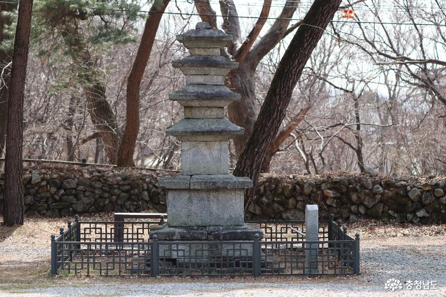 계룡산 신원사에 내려앉은 봄 사진