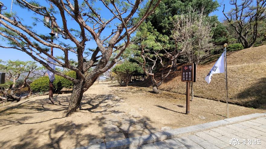 천안시 병천면 유관순 사적지에서 초혼묘로 오르는 길.