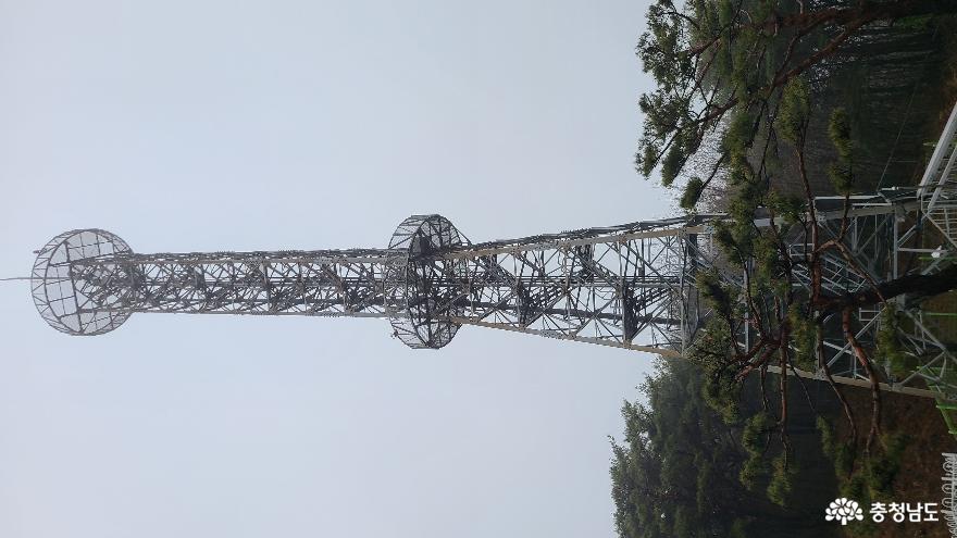 언덕 높게 설치된 기온측정용 철탑
