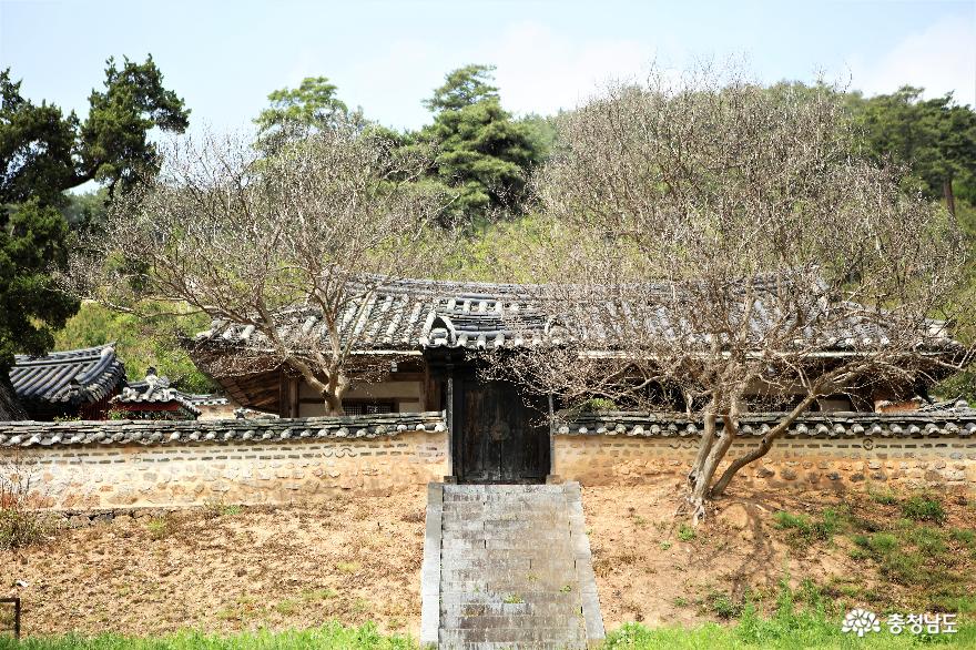 윤증 성생의 영정을 모신 논산시 노성면에 있는 유봉영당