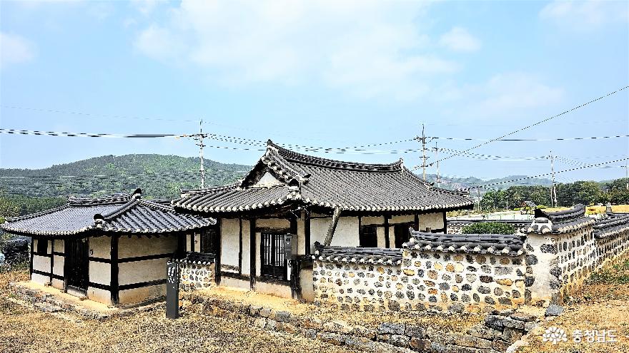 조선시대 충헌공 윤전 선생의 묘를 관리하기 위해 지은 재실