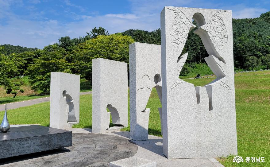 충남 천안시 망향의동산 일본군 위안부 피해자 추모비 전경. 