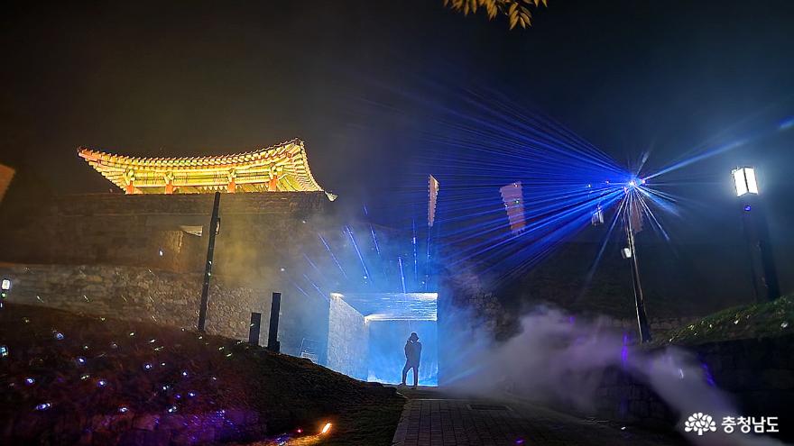 공산성의 밤을 화려하게 수 놓은 미디어아트 '백제의 꿈' 사진