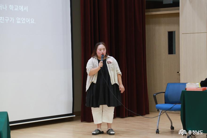 캐리커쳐 작가로 활동 중인 정은혜 작가가 당진꿈나래학교를 방문해 ‘제 꿈은 다 이뤄졌어요’ 강연을 진행했다.
