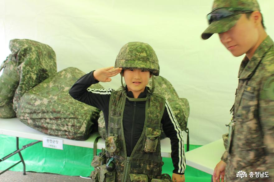 어린이의 군복 착용 경험 - “나도 대한민국에 충성!”