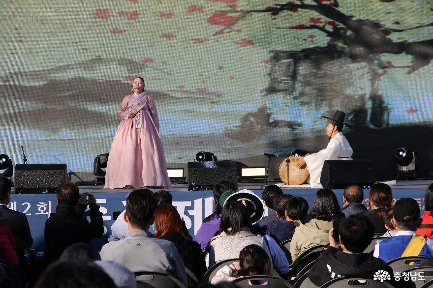 중고제 복원대회 수상자인 황은진의 공연 모습